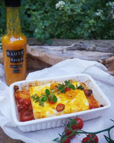 Bakad feta med Sriracha eller Amarillo