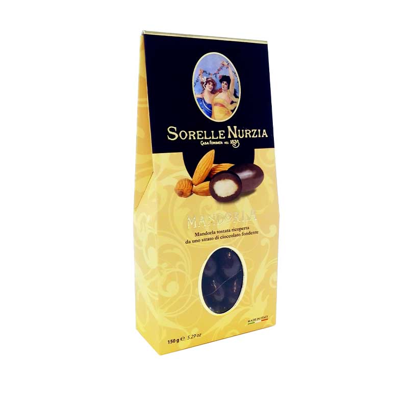 Mandel täckt av mörk choklad